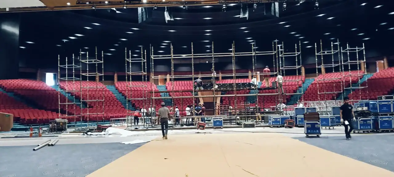 Temporary event structure supported by ballast planning